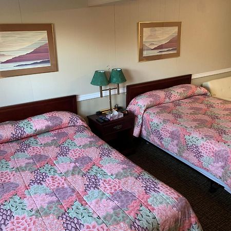 Twin Oaks Motel Orono 외부 사진