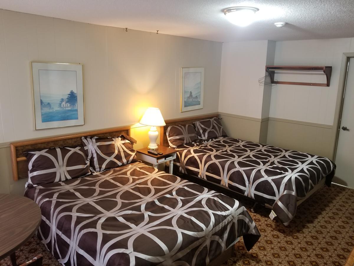 Twin Oaks Motel Orono 외부 사진